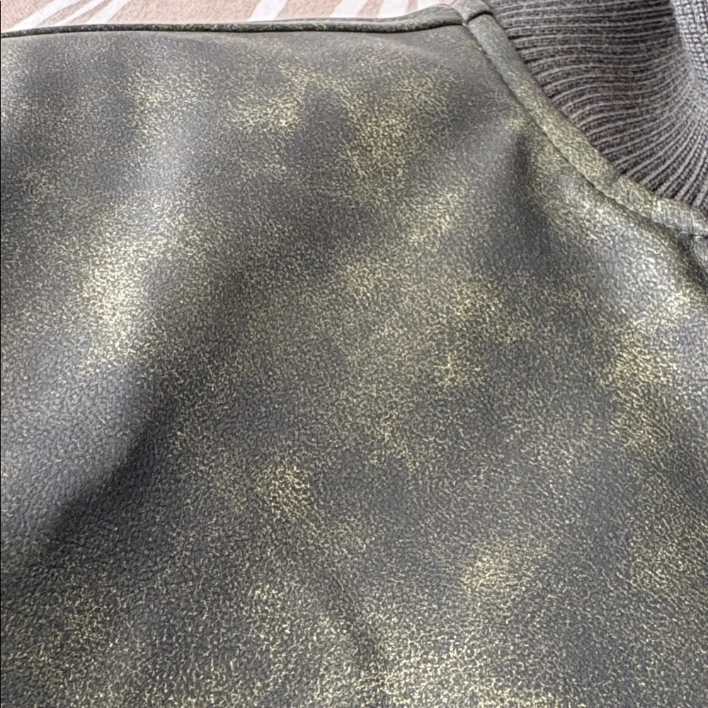 PRETTY LITTLE THING faux leather bomber jacket - Picture 9 of 9